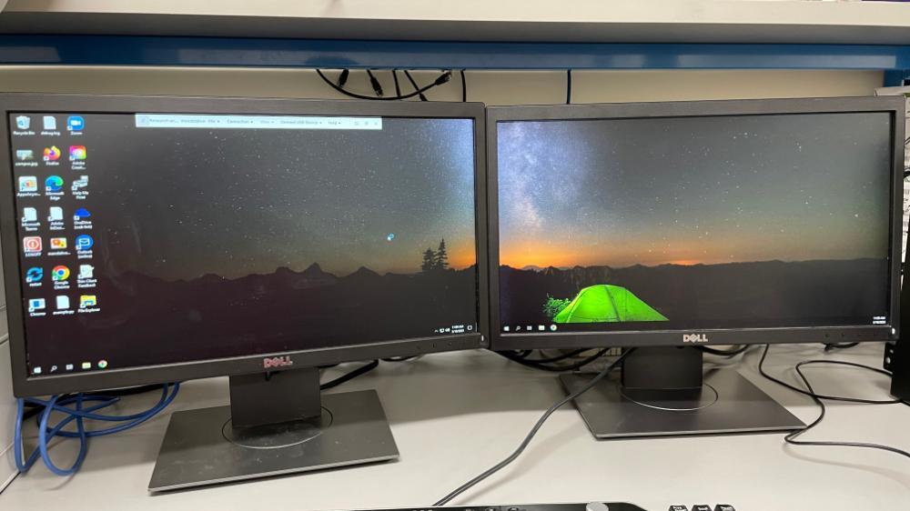 showing the VDI client extended across multiple displays